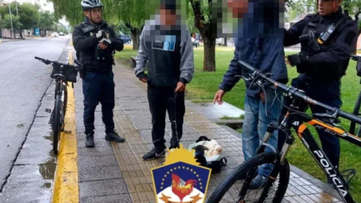El hombre prófugo caminaba por Avenida Olascoaga. Fuente: (Policía del Neuquén)