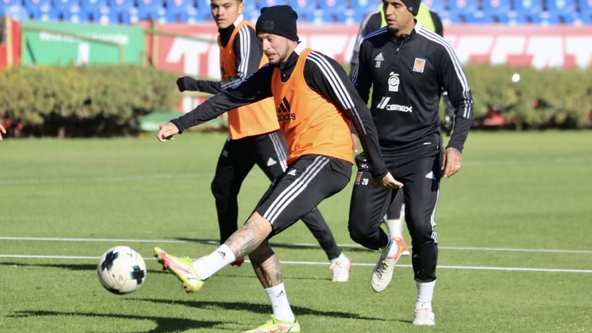 Un entrenamiento de Tigres