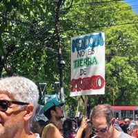 Cientos de personas se manifiestan en contra de la minería