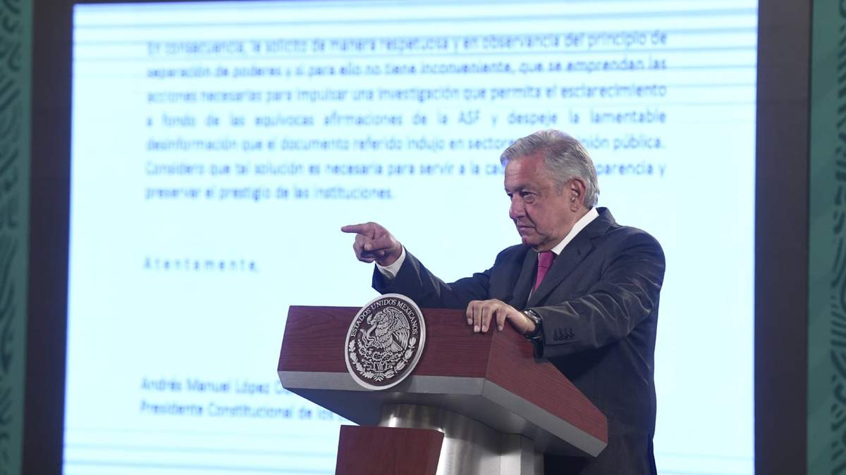El mandatario exhibió carta que envió a San Lázaro