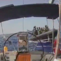 Israel intercepta el último barco de la flotilla humanitaria, mientras sigue bombardeando Gaza