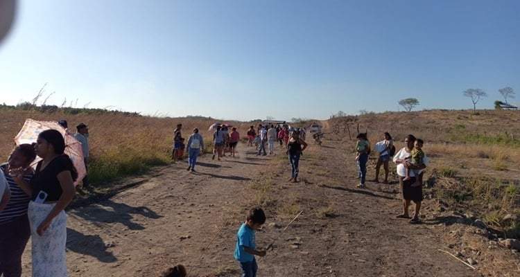 Colonos se organizan para que se respeten los acuerdos sobre el asentamiento para desplazados en Coahuayana
