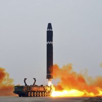 Norcorea reitera amenazas; bombarderos de EU sobrevuelan