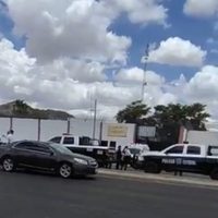 Un centenar de jóvenes reclusos se amotina en Sonora; un comandante resulta herido