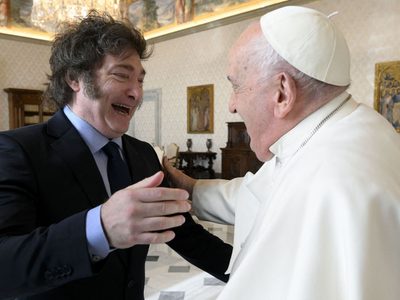 Tras su abrazo, el papa y Milei se reúnen entre rumores sobre un viaje de Francisco a Argentina