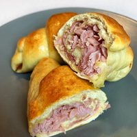 Pastelitos de jamón y queso: resolvé tu cena en 5 minutos con esta receta crocante que todos van a amar