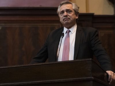 Alberto Fernández en la mira por el descontrol en el velorio de Diego Maradona