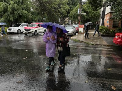 Ondas tropicales 10-11 y monzón intensificarán las lluvias el miércoles en estas entidades