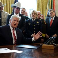 Donald Trump aplica su primer veto para defender la construcción del muro