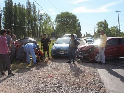 Ataque de furia: choque y destrucción de una ambulancia en Neuquén