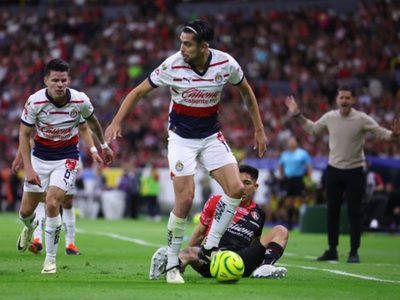 Chivas se lleva el clásico tapatío al vencer 1-0 al Atlas (Video)