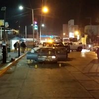 Guanajuato bajo fuego: Masacran a tres en taquería y asesinan a dos policías