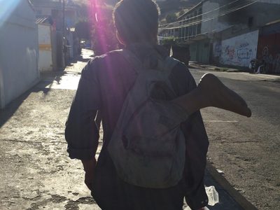 Policía se moviliza por supuesta pierna cercenada dentro de mochila que resultó ser de utilería