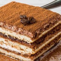 Tiramisú de yogur: el postre cremoso con café que se prepara en solo 10 minutos con pocos ingredientes