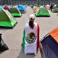 Sheinbaum: de Frena duermen 200 en zócalo, de 400 que llegan al día