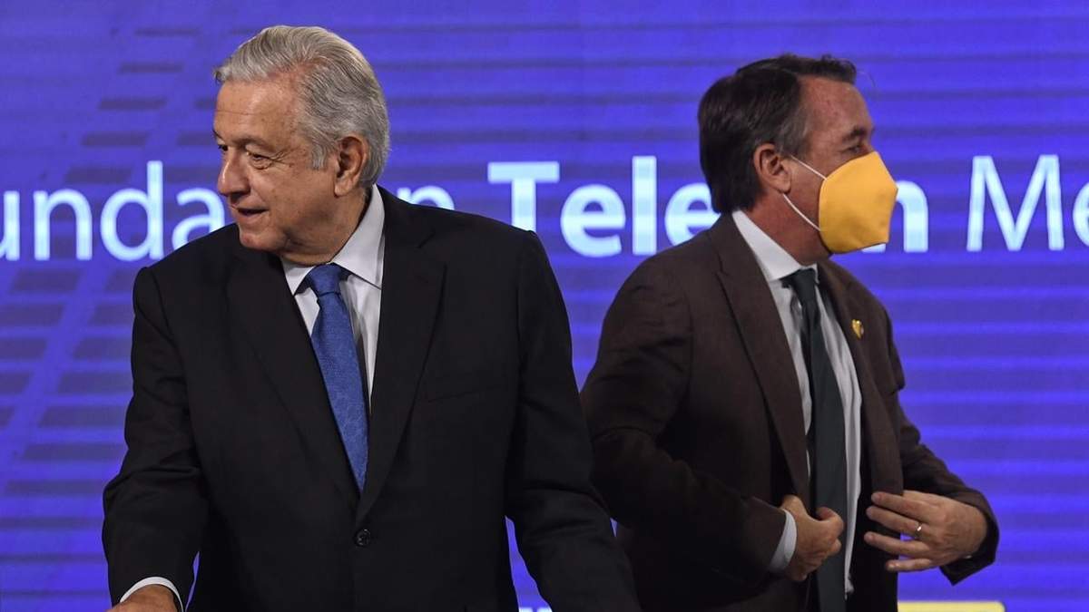 El presidente y el empresario durante la mañanera donde se firmó el convenio con Teletón