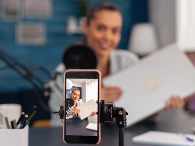 Un país exige que los influencers tengan título universitario para trabajar