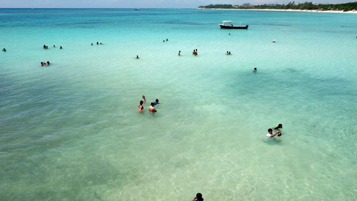 La reapertura de las playas supone un alivio para los trabajadores de Playa del Carmen. Fuente: (Twitter)