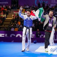 Medallistas mundiales juveniles de taekwondo ganan sin apoyo gubernamental