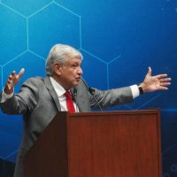 López Obrador ataja: la consulta sobre el NAIM sí va