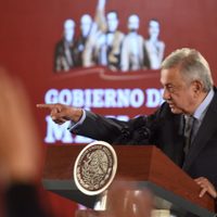 Intervendrá el gobierno por adultos mayores que trabajan en Walmart: López Obrador
