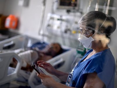 Crisis en Brasil: la variante brasileña ataca con gran fuerza a los jóvenes