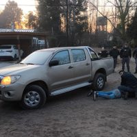 Tras una intensa persecución, la policía detuvo al sospechoso de robar una camioneta en Neuquén