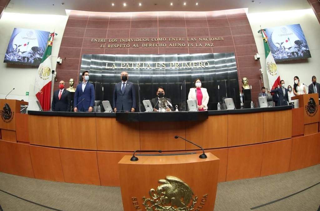El presidente de la Mesa Directiva del Senado, Eduardo Ramírez