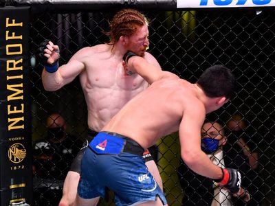 Spike Carlyle, el luchador de UFC que cometió el error más desopilante de la temporada