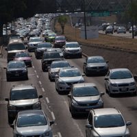Exhiben asalto en Viaducto: autos acorralan y motociclistas atracan (Video)