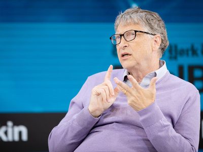 Bill Gates anunció cuándo estará lista una vacuna para el coronavirus que él financia