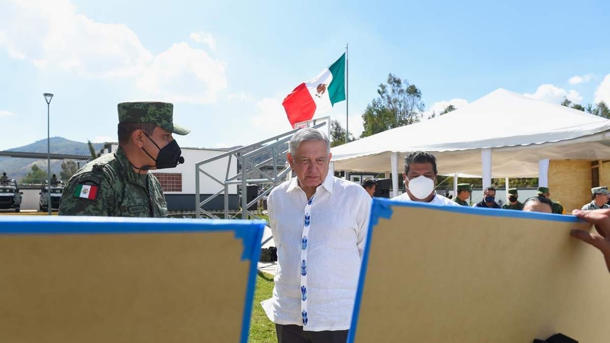 El presidente inauguró un cuartel de la Guardia Nacional en Cotija, Michoacán