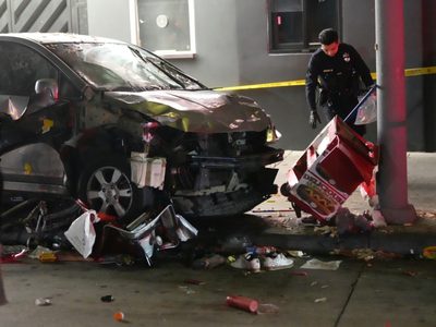 Vehículo embiste a multitud en Los Ángeles; hay 30 personas heridas (Video)