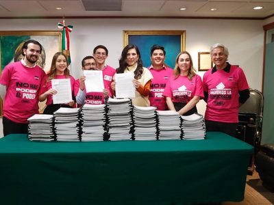 Kenia López recibe iniciativa de reforma electoral de Claudio X. González: estas son sus propuestas