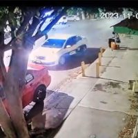 Ladrón acechó y robó a una señora que llegó en taxi a su casa en SLP (Videos)