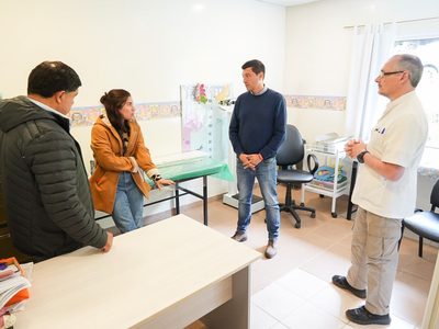 Koopmann entregó aportes para obras en el centro de salud de Villa Traful
