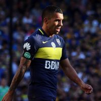 ¿Carlos Tevez con un pie afuera de Boca?