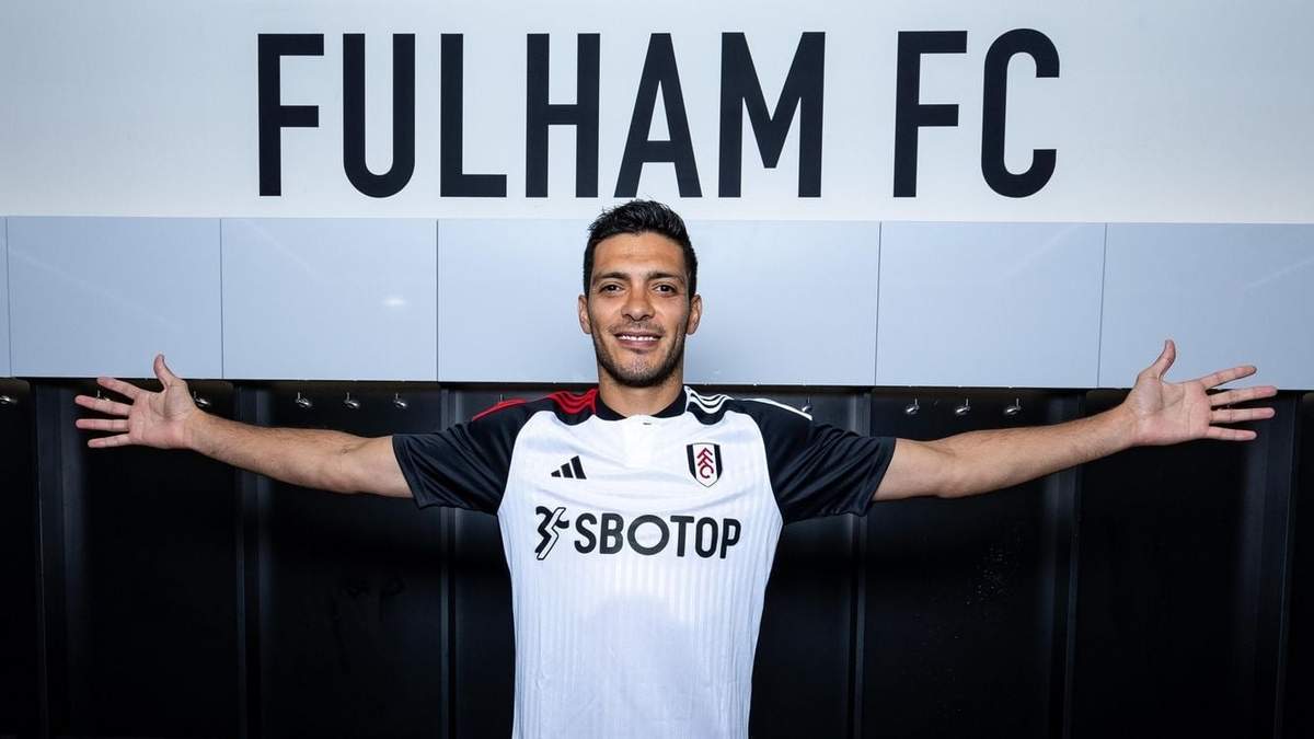 Es de la Premier League la nueva camiseta del artillero mexicano Raúl Jiménez, en el Fulham, de Londres