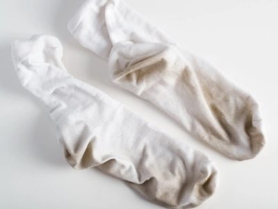 Con 3 ingredientes y en minutos, dejá tus medias blancas como si recién las fueras a estrenar