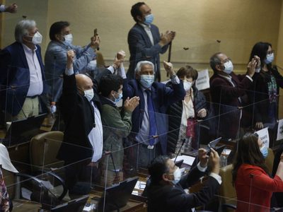 Los diputados Chile aprobaron la acusación contra Piñera en una sesión cargada de épica