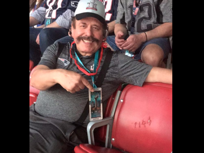 Se queda vacío asiento reservado a Humberto Moreira en Super Bowl, valuado en cinco mil dólares (Video)