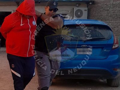 Centenario: secuestran marihuana, un arma, proyectiles y un auto que era buscado en Buenos Aires