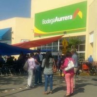 Con toma de plazas comerciales, Sección 22 exige a la federación reanudar diálogo