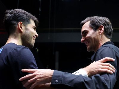 No se pudo contener: el divertido momento entre Roger Federer y Carlos Alcaraz en la Laver Cup