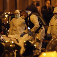 Sujeto ataca con cuchillo a peatones en París; mata a uno y hiere a cuatro