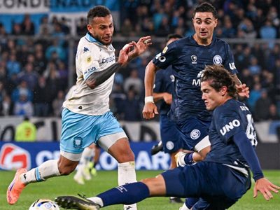 Independiente Rivadavia mereció más ante Racing en Avellaneda