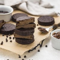 Alfajores Oreo sin horno: para el antojo dulce del sábado y sin gastar fortuna en el kiosco