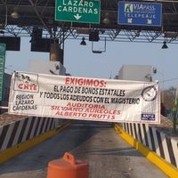 CNTE Michoacán libera casetas; exige abrogación total de la reforma educativa