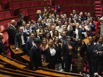 Legisladores electos en Francia inician conversaciones para formar el nuevo gobierno