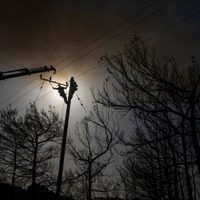 Los incendios en Grecia llegan a afueras de Atenas; la UE registra un récord de emisiones